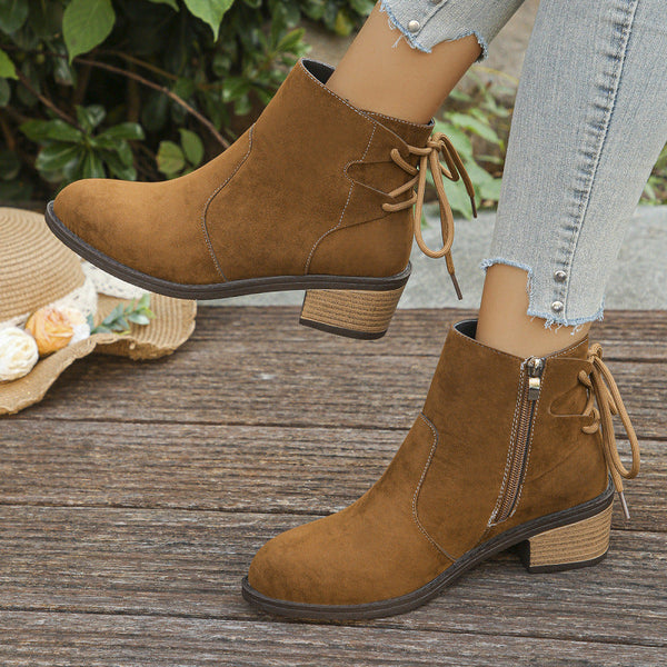 Iolanda | Botas Clássicas de Cano Curto com Salto Largo