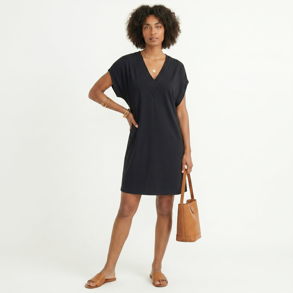 Neusa | Vestido Curto Fluído com Decote em V Trabalhado