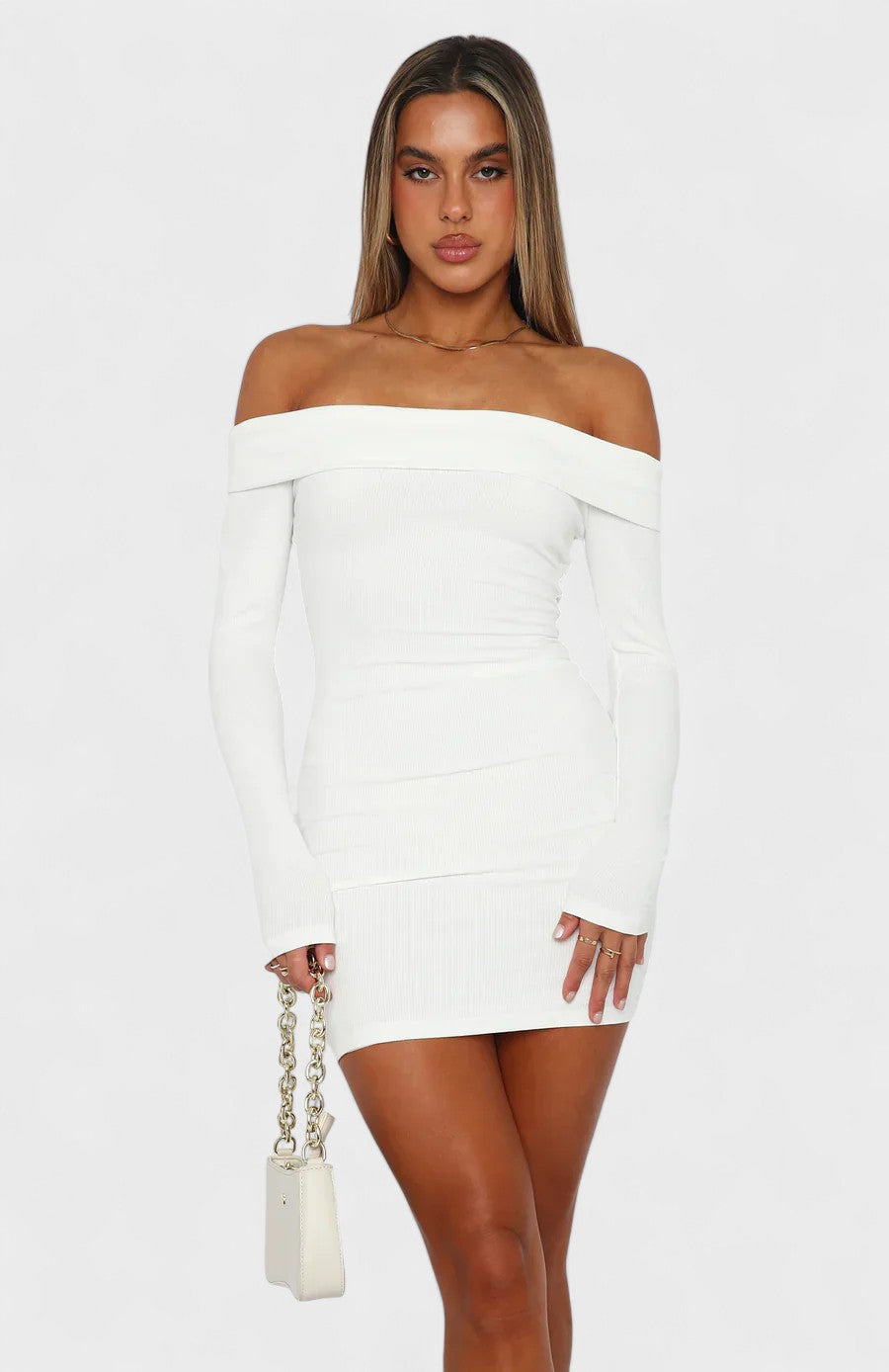Nélia | Vestido Intemporal com Ombros à Mostra